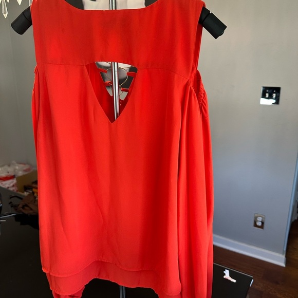 Elegant Red Women's Top - Picture 3 of 4